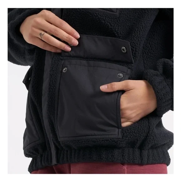 Vuori Utility Sherpa Jacket in Black - Picture 3 of 11